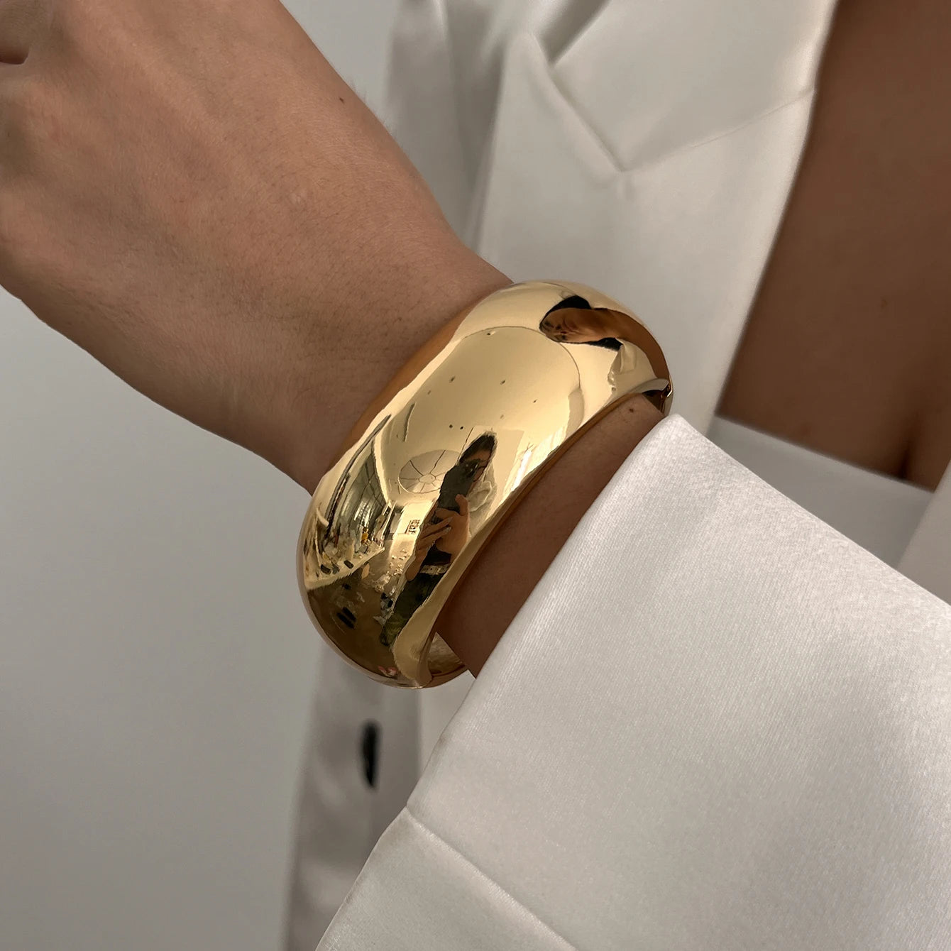 PEARL ARM BRACELET IN GOLD