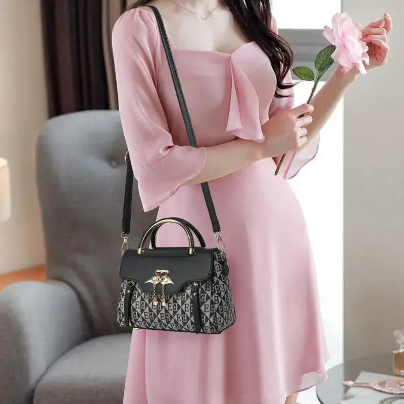 The Élara Crossbody