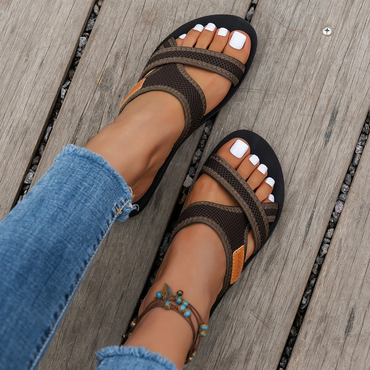 Fashionable and Versatile Sports-Style Women's Sandals, Mesh Breathable, Comfortable and Skin-Friendly, Suitable for Both Indoor and Outdoor Wear, Flat Sandals