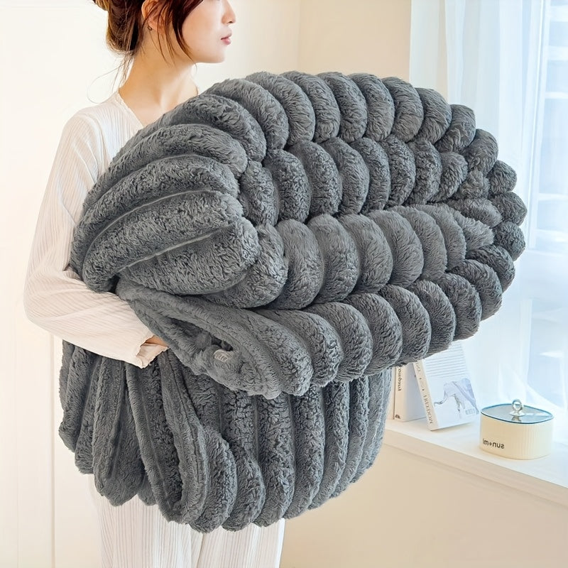 Luxurious ultra-soft blanket, solid color, warm and comfortable. This baby blanket is suitable for sofas, beds, offices and nurseries, and is an ideal gift for all seasons.